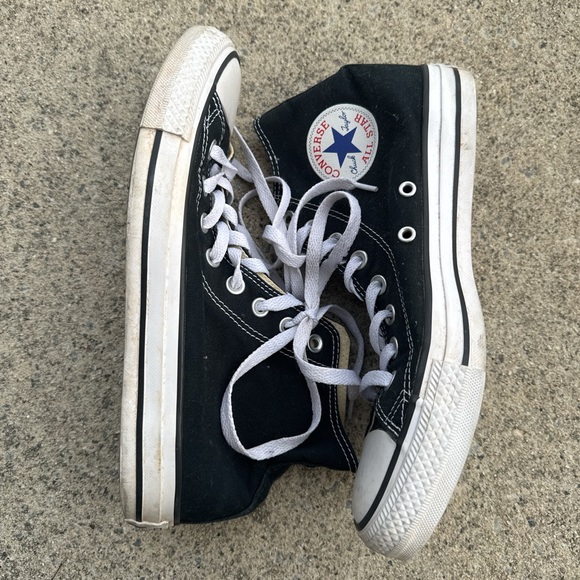 High top black and white converse chucks - Picture 2 of 4